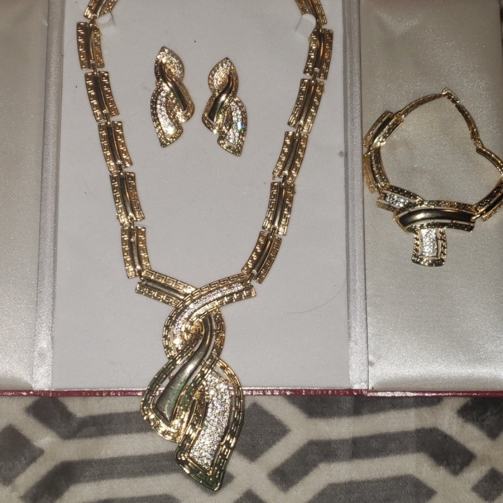 Jewelry set no returns!